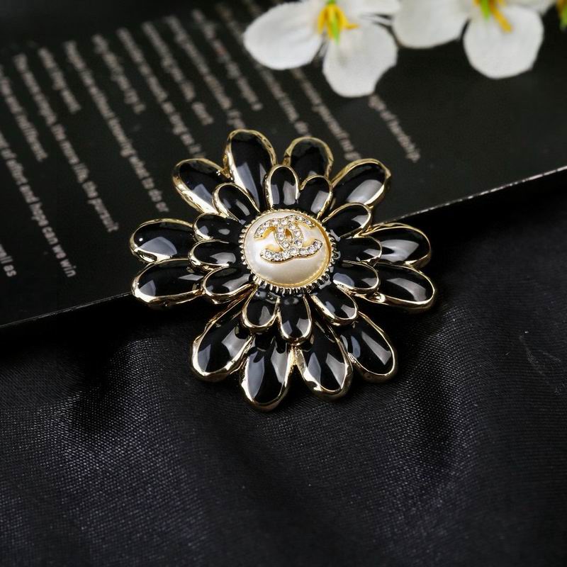 Chanel Brooch 04yxs62